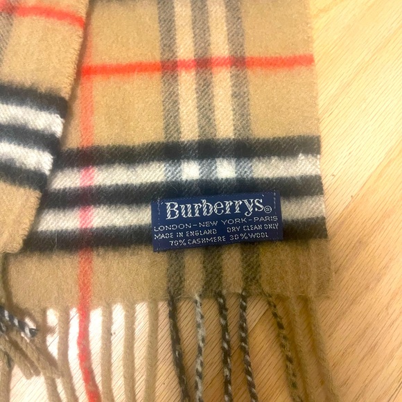 Vintage Burberry Narrow Neck Check 70% Cashmere 30% Wool Scarf & Burberry Bag - Picture 3 of 10